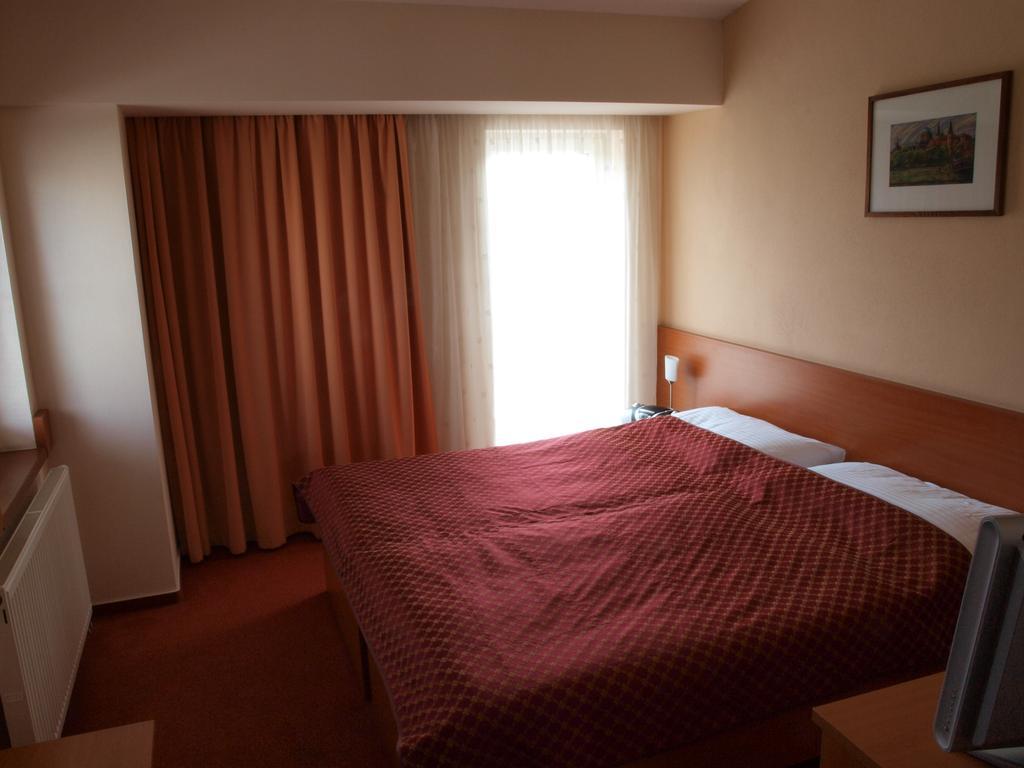 Hotel Dominika Bratislava Cameră foto